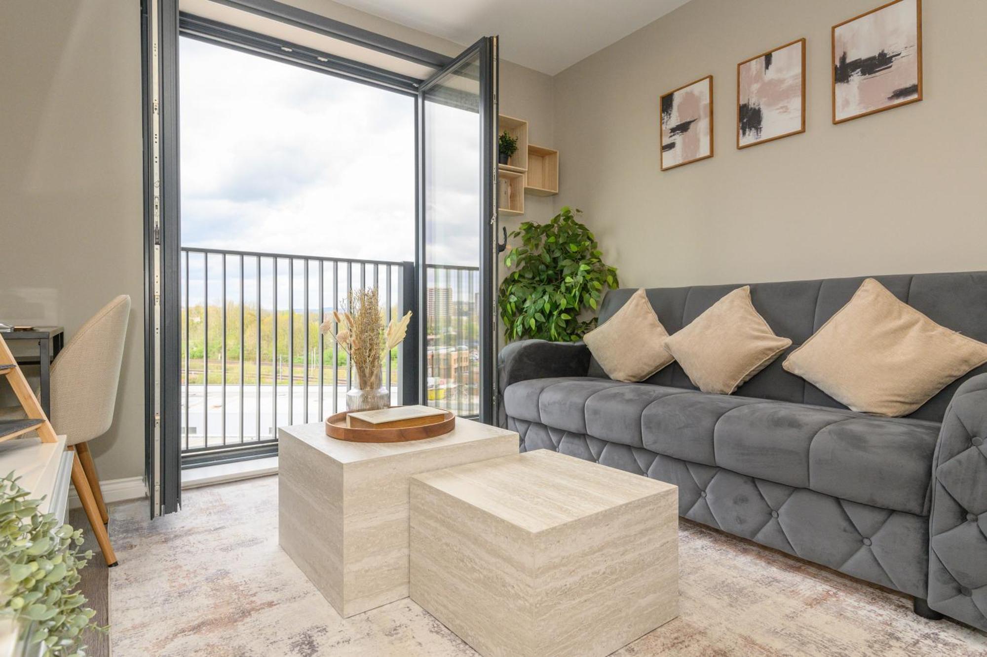 Apartment Springwell - Centre - Balcony & Pool Table - 3 Bed *